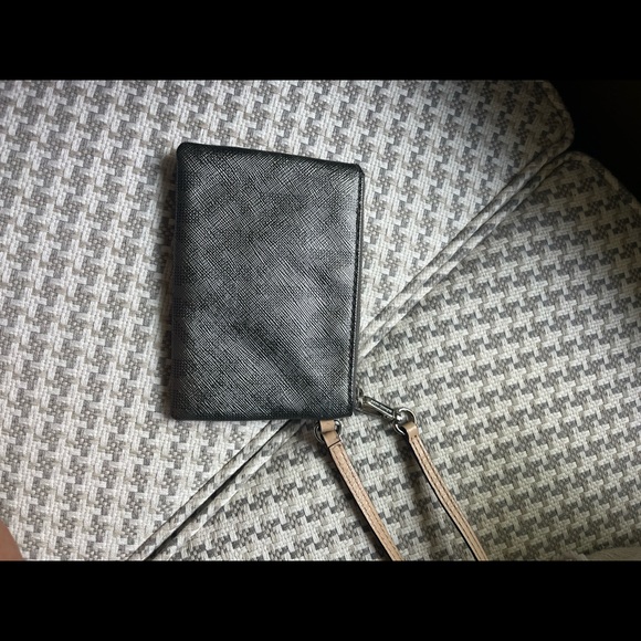 Michael kors wristlet - Picture 2 of 3